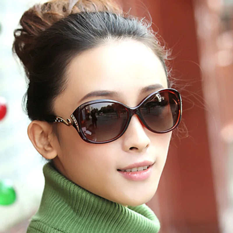 DANKEYISI Hot Polarized Sunglasses with Rhinestones