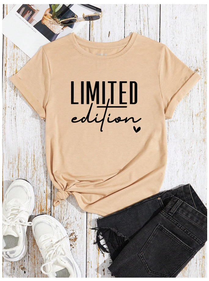 LUNE Letter Graphic Tee