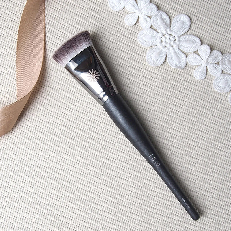 FB19 Foundation Brush Flat Dense