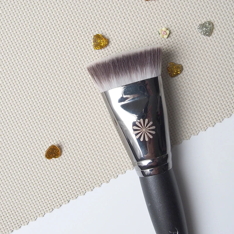 FB19 Foundation Brush Flat Dense